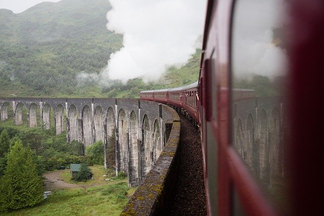 Treni panoramici attraverso la natura svizzera